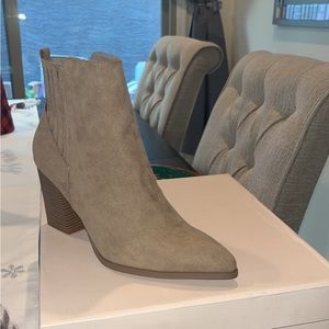 JustFab boots size 10 color: taupe